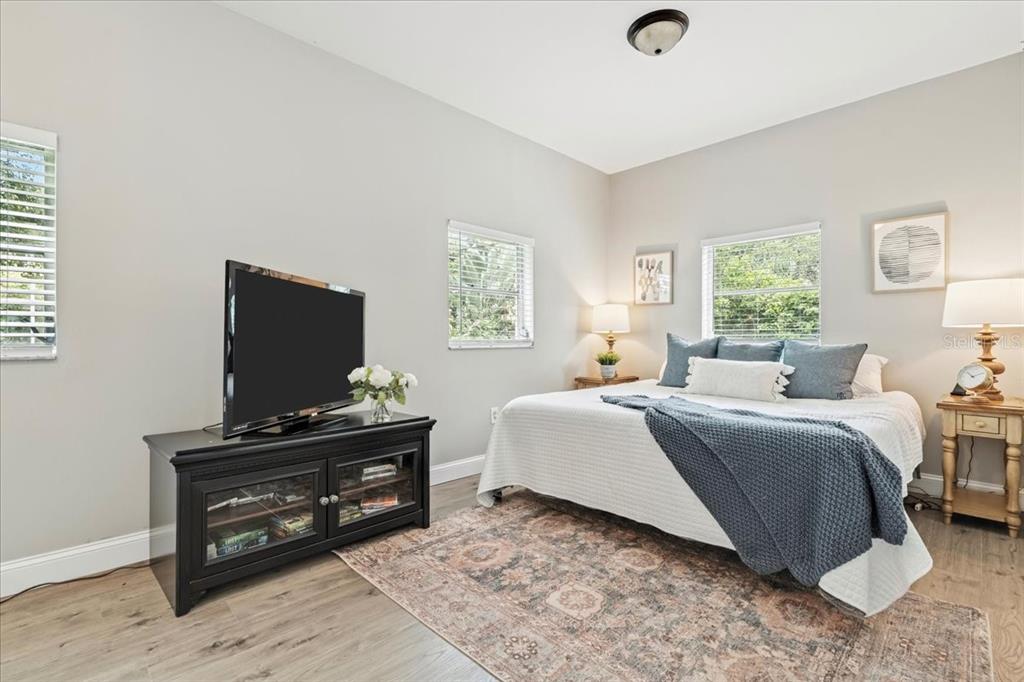 5919 Diana Road Venice, FL 34293 - Photo 21 of 54 Gallery Image 21