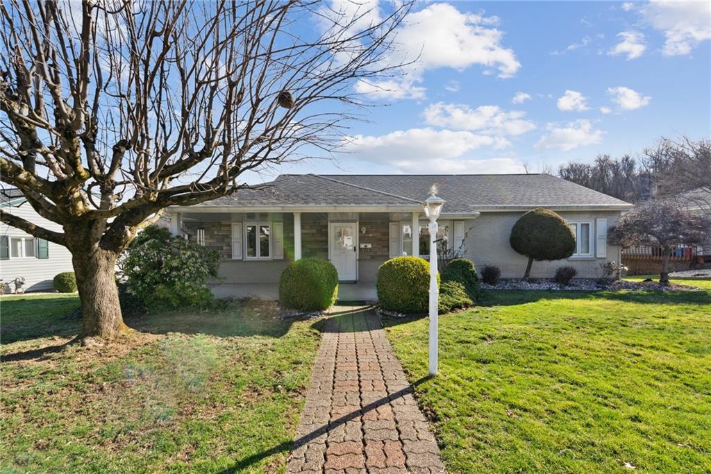 a view of a house with a yard