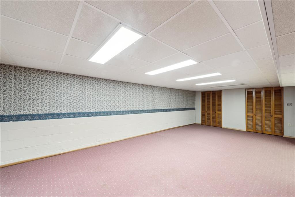 614 Maple Street Jeannette, PA 15644 - Photo 20 of 26 an empty room with windows