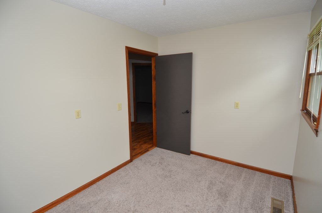 2897 Edmonton Road Glasgow, KY 42141 - Photo 7 of 14 Gallery Image 7
