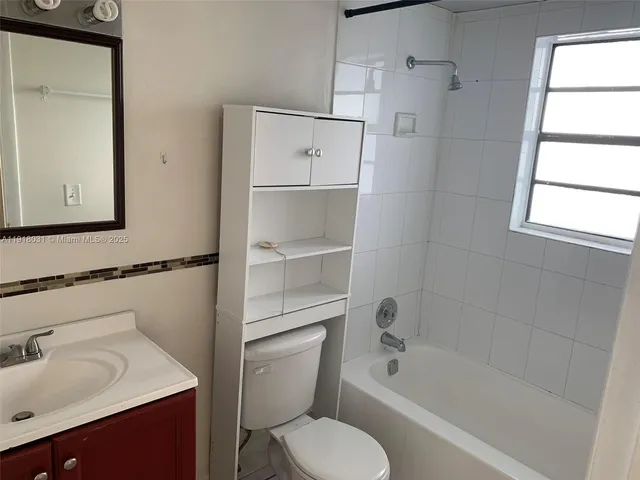 $1,800 | 9460 Fontainebleau Boulevard, Unit 223, Miami, FL 33172