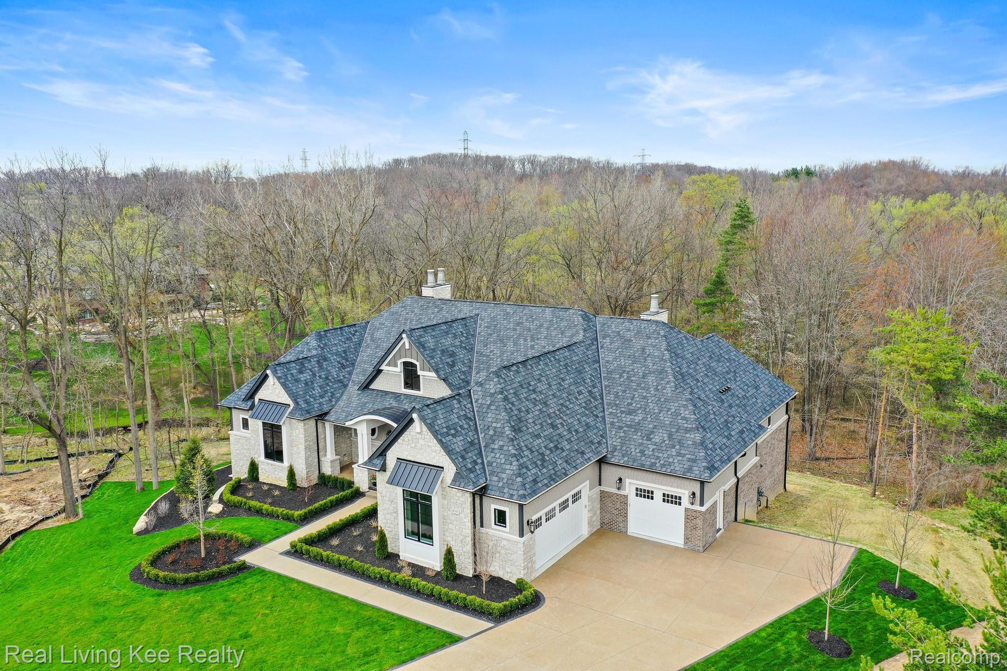 4767 Pinecrest Court Rochester, MI 48306 - Photo 7 of 98 DJI_0746.jpg