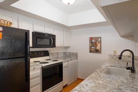 $216,000 | 1655 East Palm Canyon Drive, Unit 616, Palm Springs, CA 92264