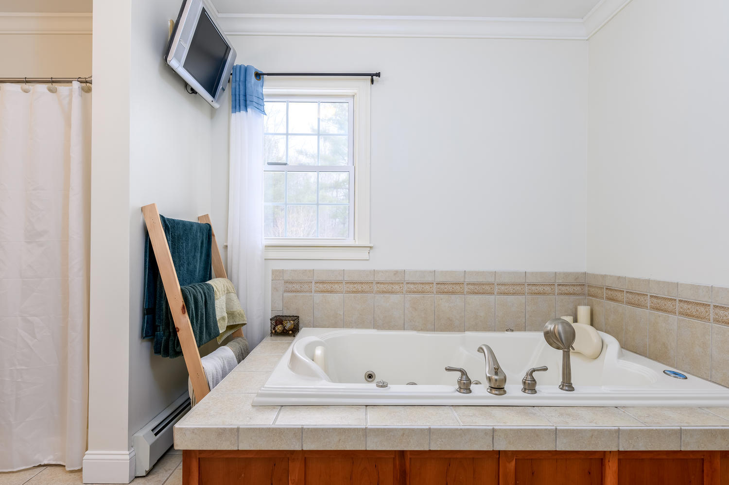 40 Fengler Road Scarborough, ME 04074 - Photo 35 of 59 Master Bath w/Jetted Tub