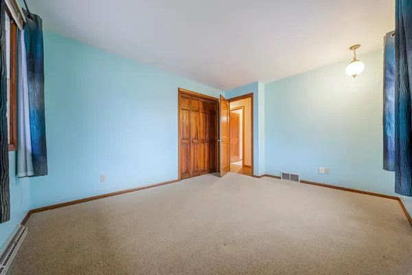 $289,900 | 927 Orchard Drive, Seymour, WI 54165