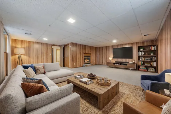 $289,900 | 927 Orchard Drive, Seymour, WI 54165