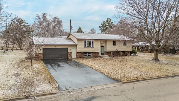 $289,900 | 927 Orchard Drive, Seymour, WI 54165