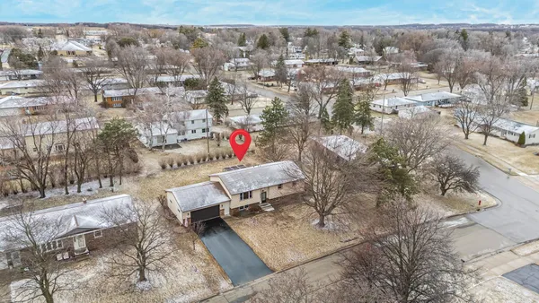 $289,900 | 927 Orchard Drive, Seymour, WI 54165