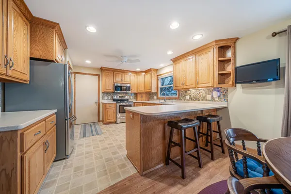 $289,900 | 927 Orchard Drive, Seymour, WI 54165