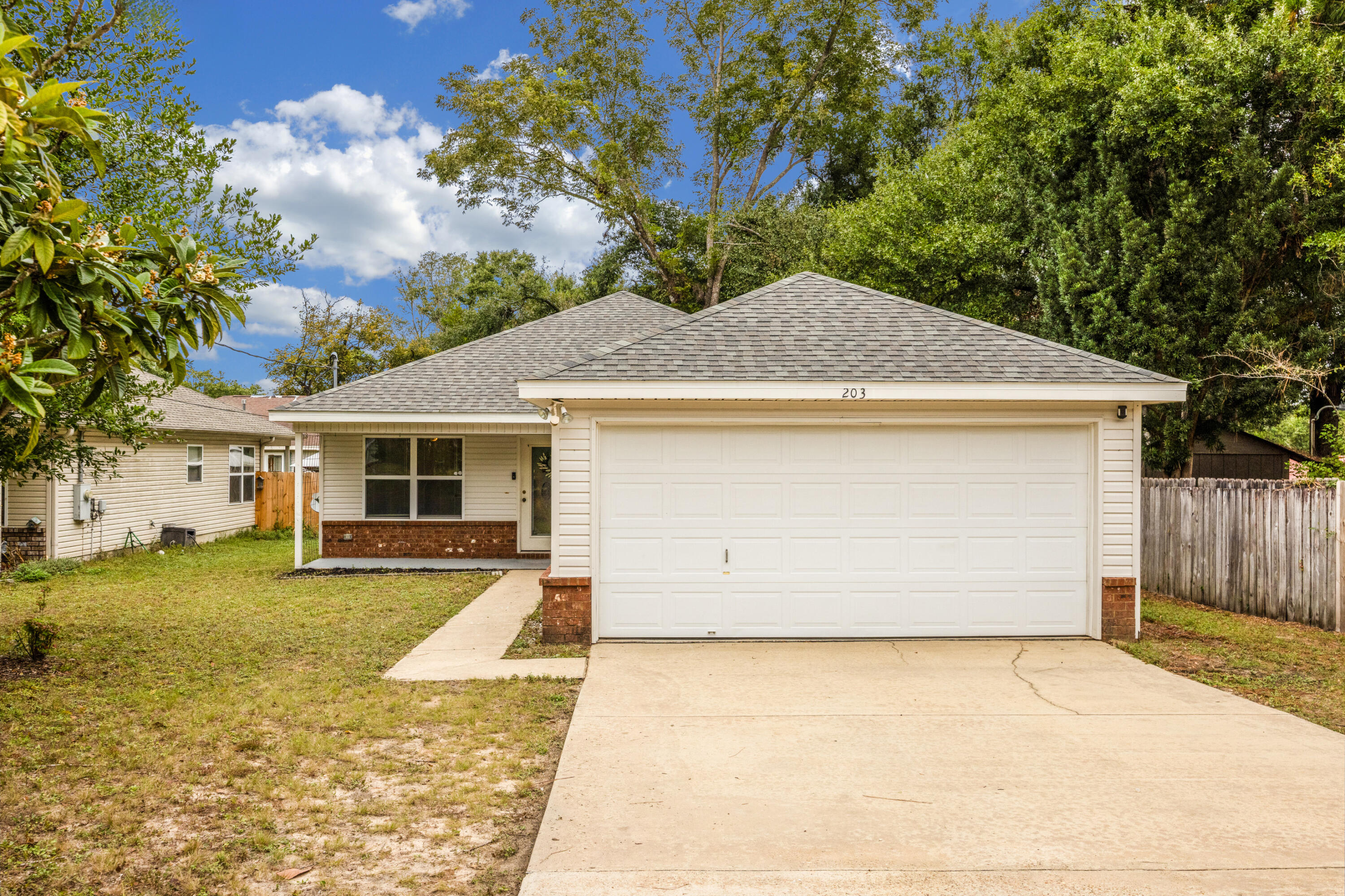 a view of a yard in front of house