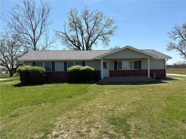 $370,000 | 2861 Highway 54, Moran, KS 66755