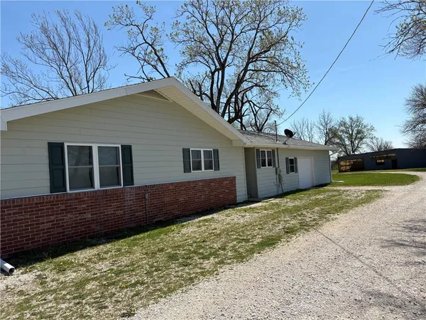 $370,000 | 2861 Highway 54, Moran, KS 66755
