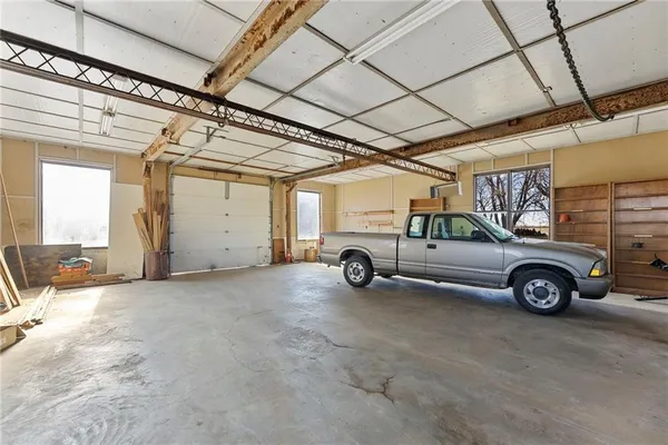 $370,000 | 2861 Highway 54, Moran, KS 66755