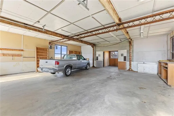 $370,000 | 2861 Highway 54, Moran, KS 66755