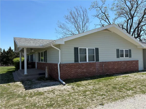 $370,000 | 2861 Highway 54, Moran, KS 66755