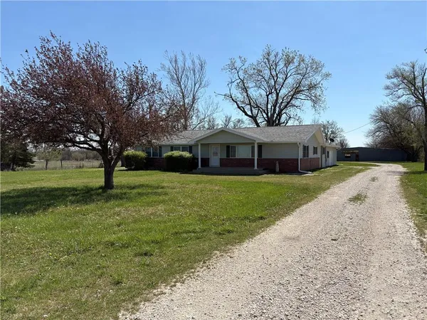 $370,000 | 2861 Highway 54, Moran, KS 66755