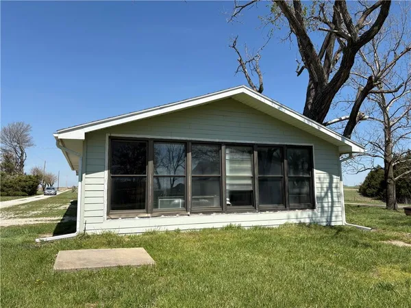 $370,000 | 2861 Highway 54, Moran, KS 66755