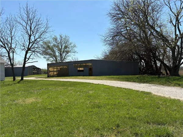 $370,000 | 2861 Highway 54, Moran, KS 66755