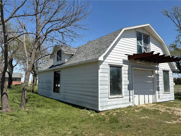 $370,000 | 2861 Highway 54, Moran, KS 66755