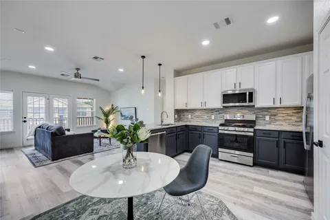 $289,000 | 1900 Scofield Ridge Parkway, Unit 501, Austin, TX 78727