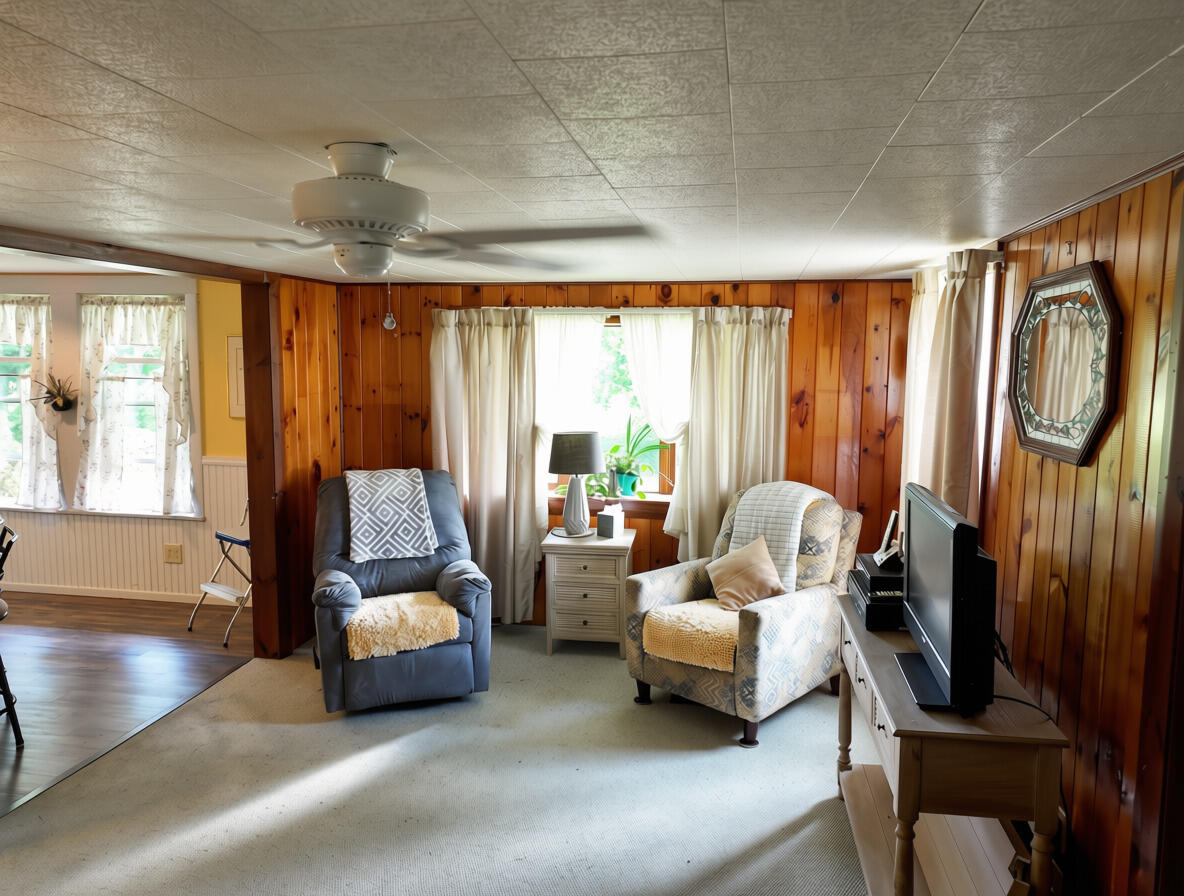 241 Leeds Junction Road Wales, ME 04280 - Photo 20 of 44 Livingroom