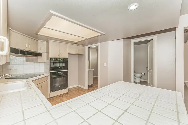 a view of an empty walk in closet