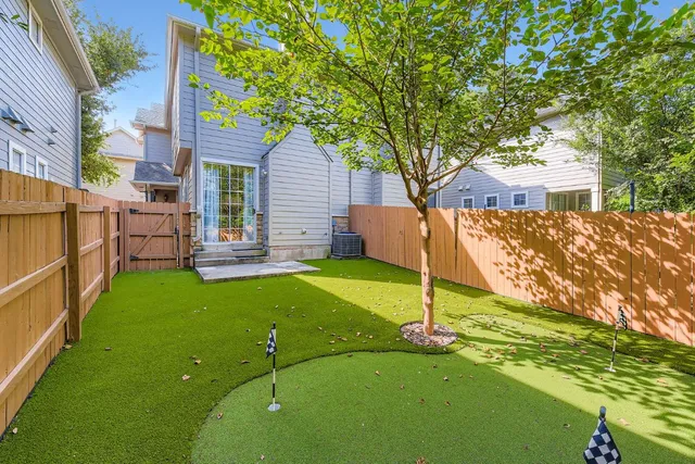 a view of a house with backyard