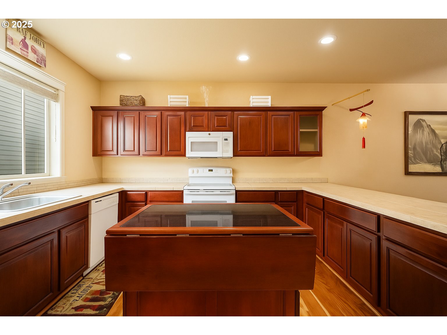 17484 Southwest November Court Beaverton, OR 97003 - Photo 8 of 25