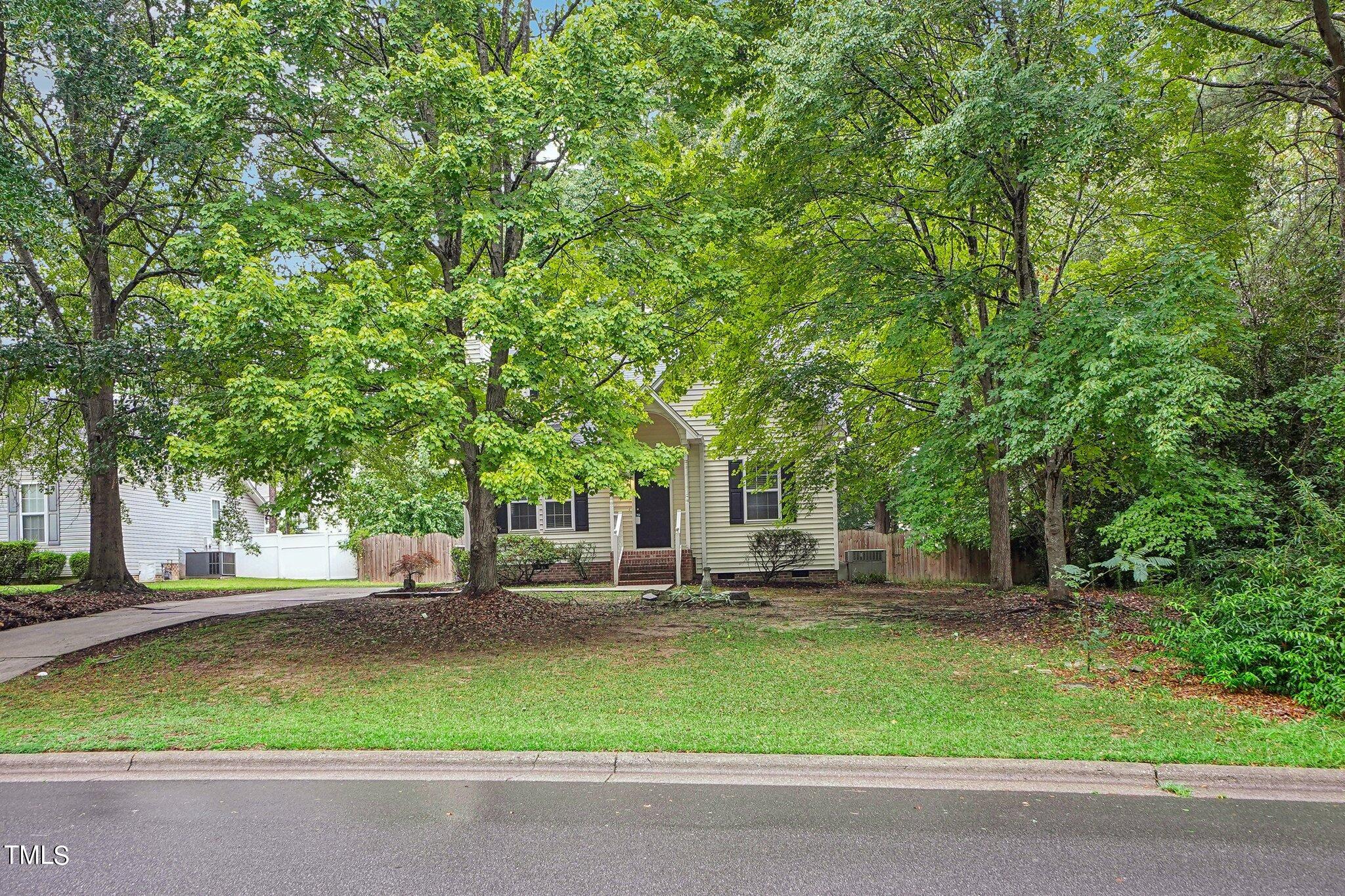 5221 Pronghorn Lane Raleigh, NC 27610 - Photo 4 of 29 Pronghorn Ln-005