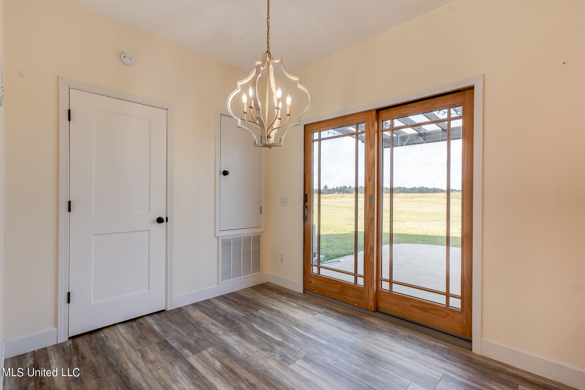 131 Jerry Fork Road Lucedale, MS 39452 - Photo 11 of 32 2 (11 of 22) Breakfast Room