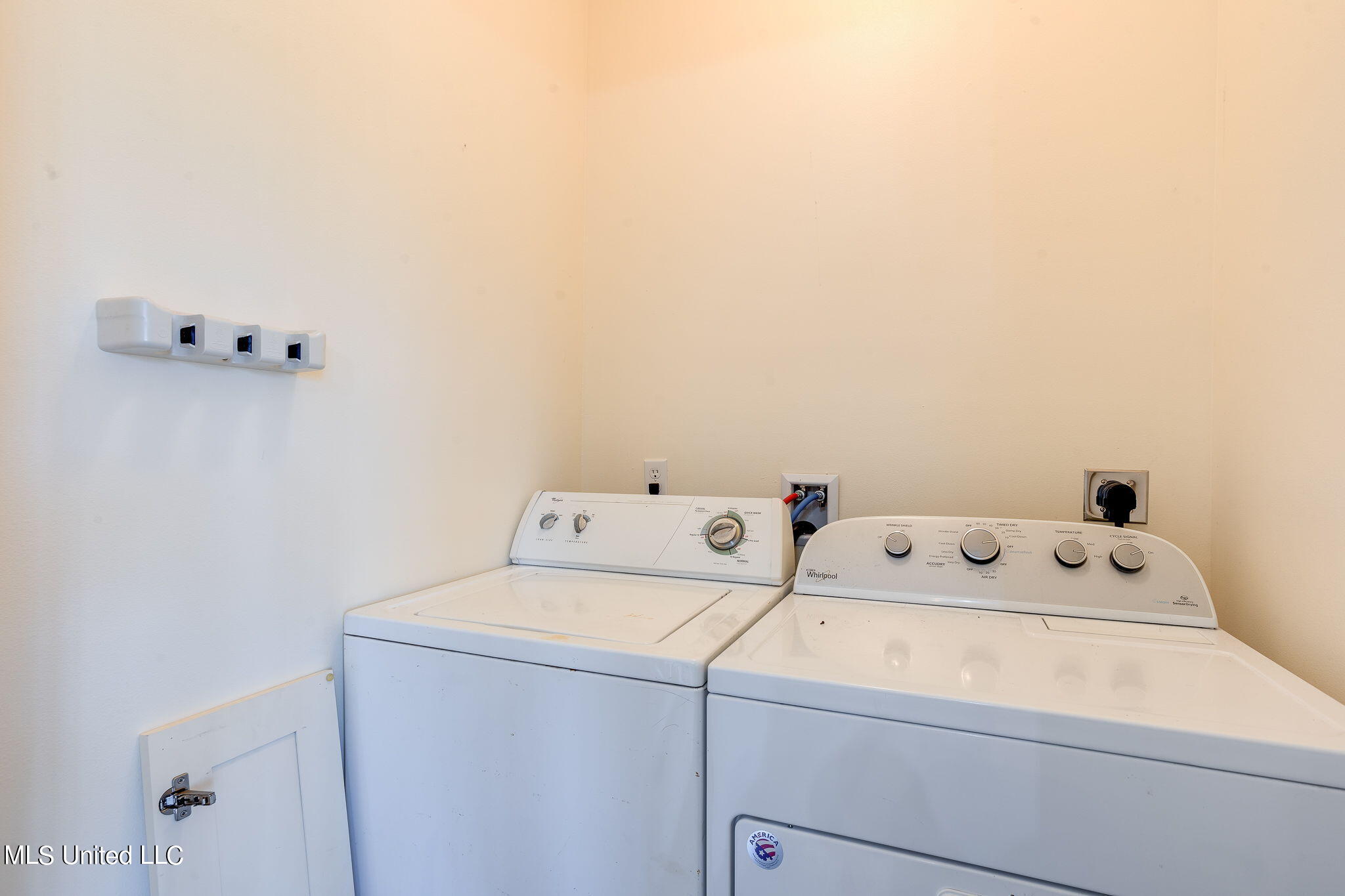 131 Jerry Fork Road Lucedale, MS 39452 - Photo 26 of 32 2 (19 of 22) Laundry