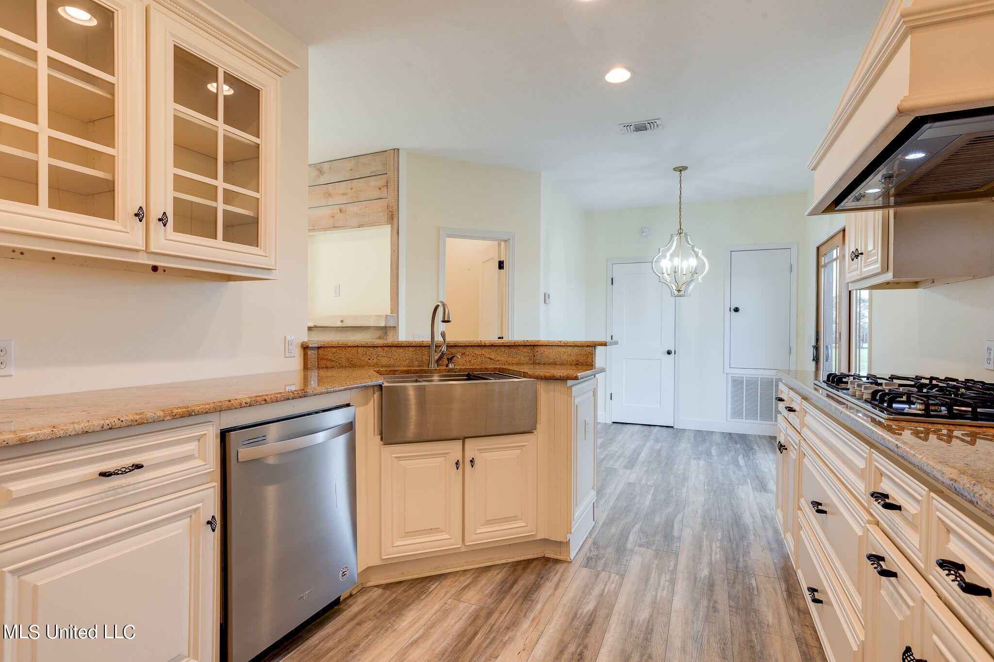 131 Jerry Fork Road Lucedale, MS 39452 - Photo 7 of 32 2 (8 of 22) Kitchen