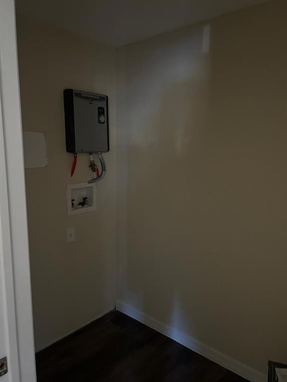 371 Banyan Avenue Pahokee, FL 33476 - Photo 5 of 17 a small space with a window