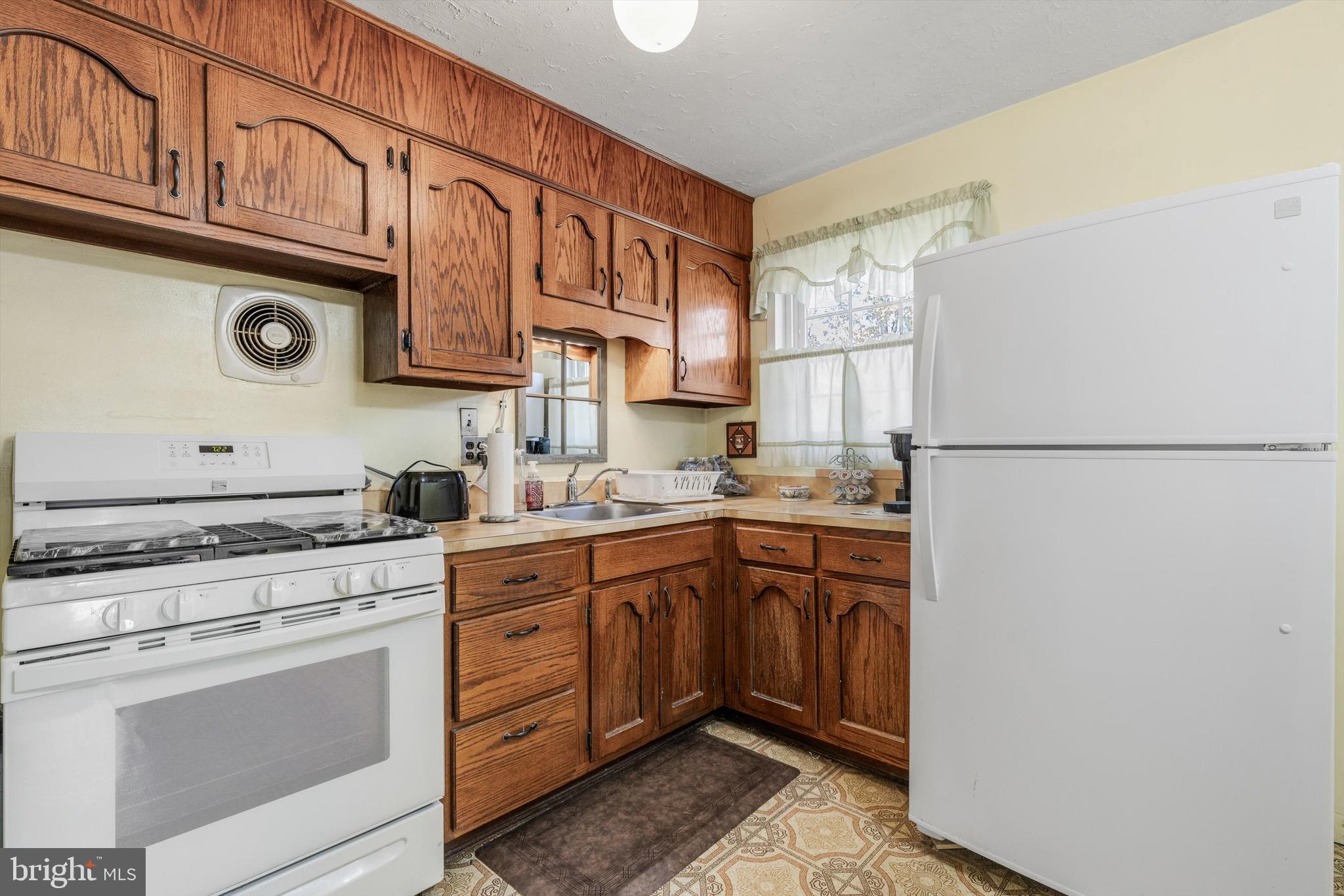 2826 Denley Place Silver Spring, MD 20906 - Photo 7 of 30 kitchen