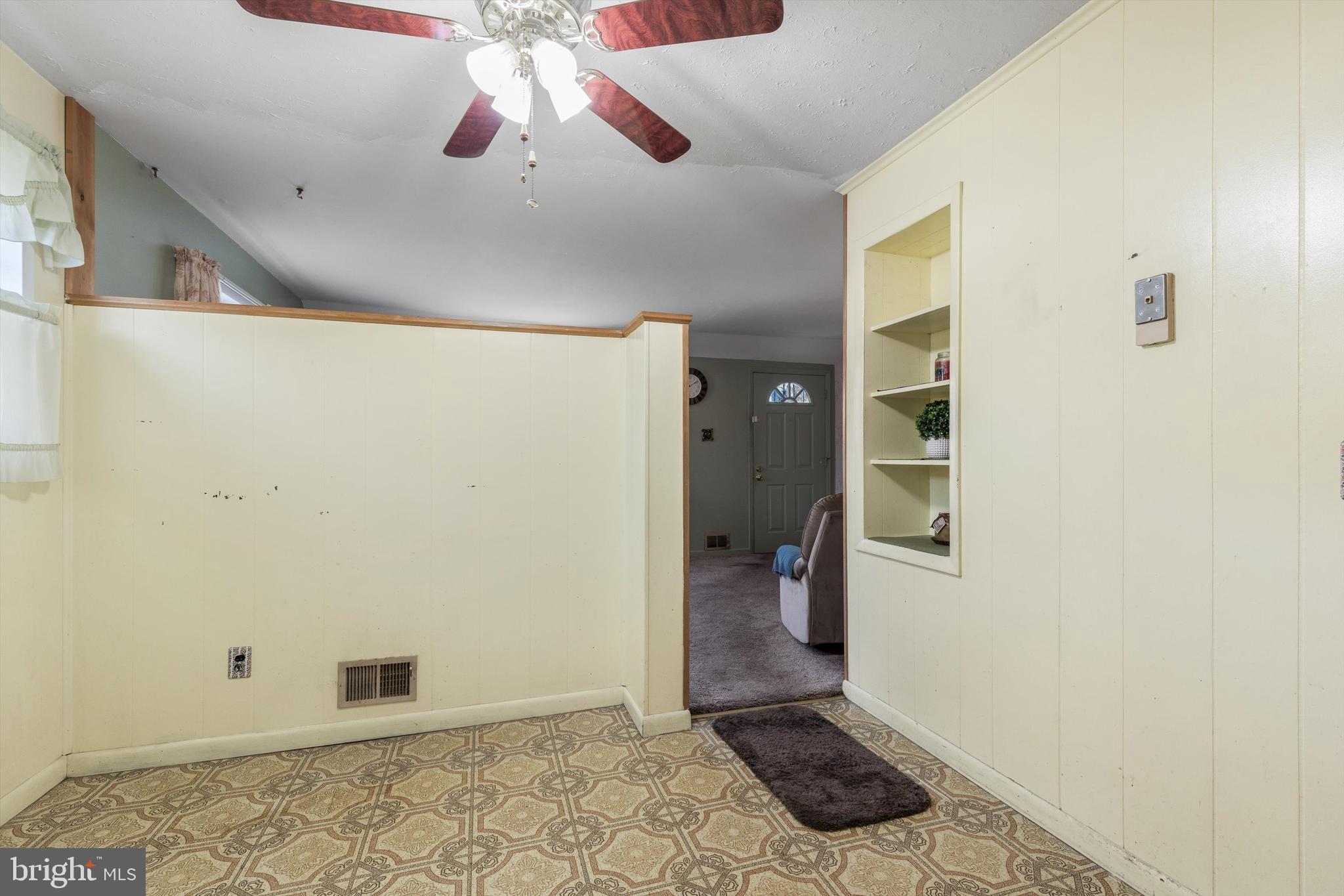 2826 Denley Place Silver Spring, MD 20906 - Photo 9 of 30 Kitchen table area