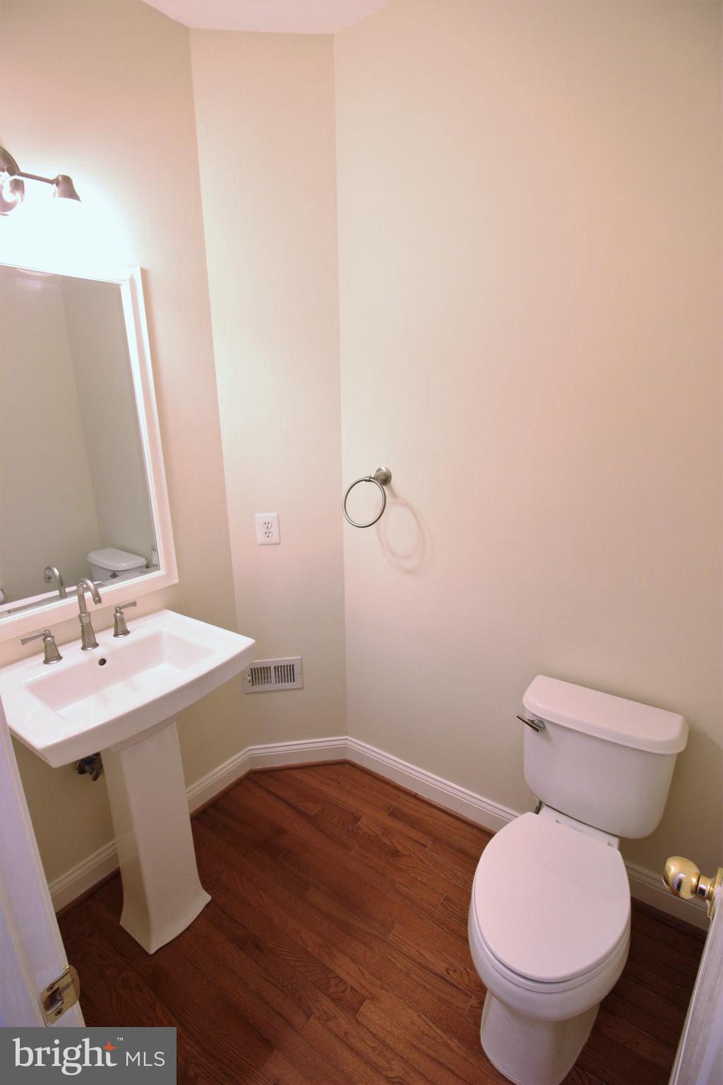 23612 Public House Road Clarksburg, MD 20871 - Photo 11 of 30 Main Level Powder Room - .5 of 4.5 Bathrooms