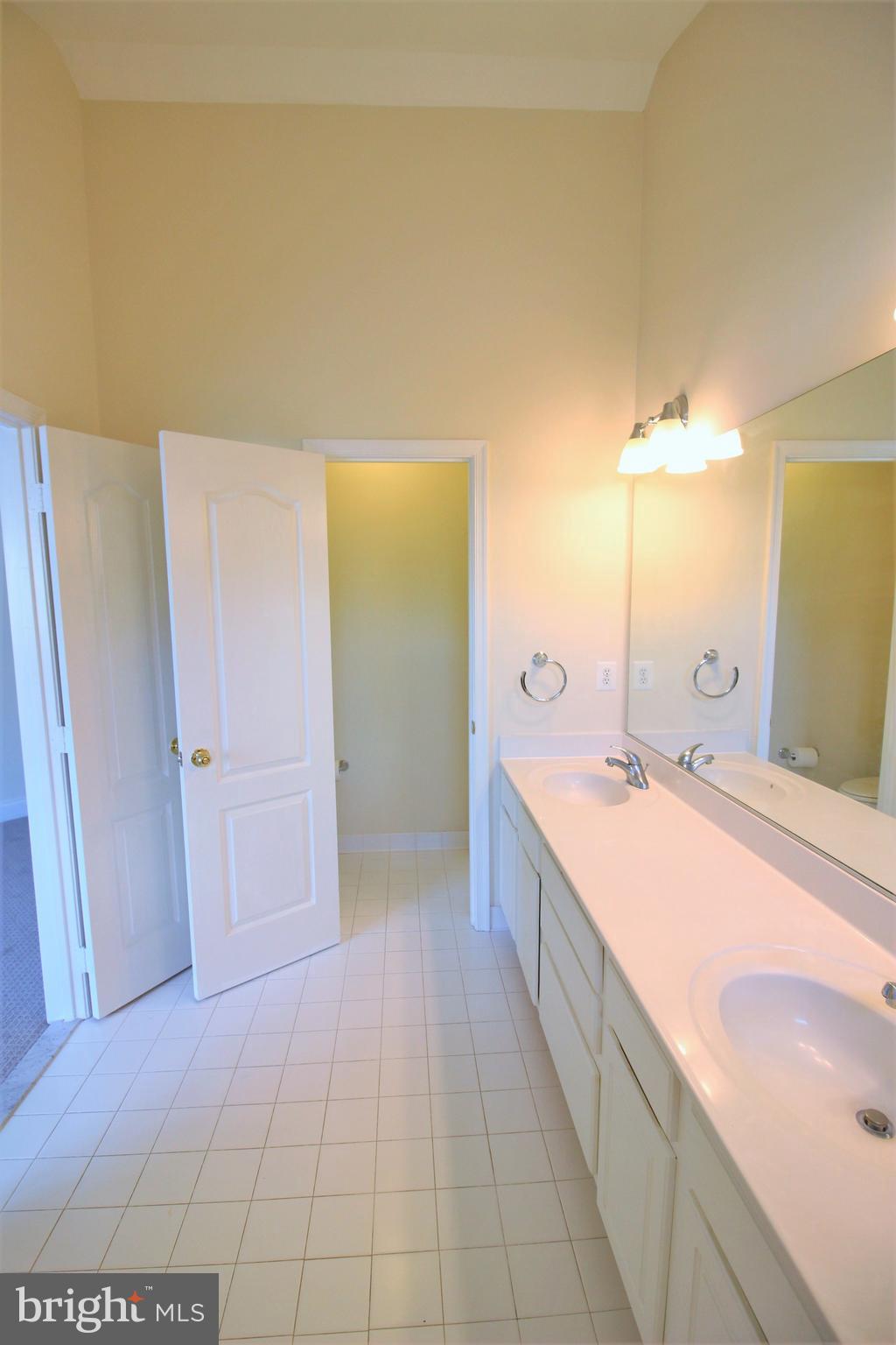 23612 Public House Road Clarksburg, MD 20871 - Photo 15 of 30 Master Bathroom 1 of 4.5