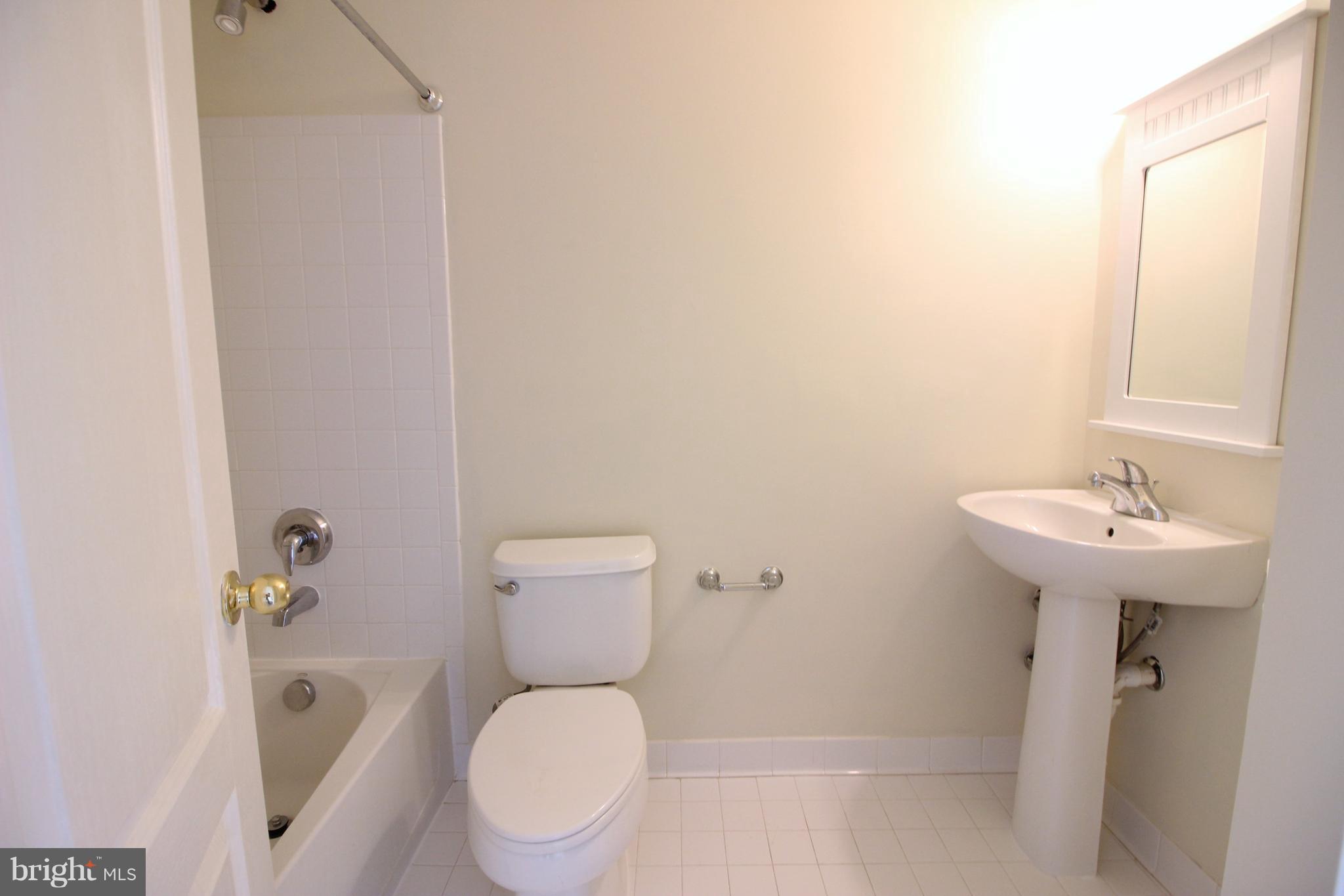 23612 Public House Road Clarksburg, MD 20871 - Photo 22 of 30 Upper Level II - Bathroom 3 of 4.5