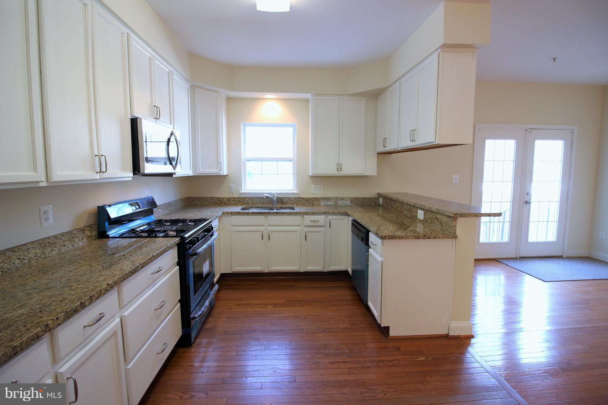 23612 Public House Road Clarksburg, MD 20871 - Photo 9 of 30 Kitchen - Granite & New SS Appliances
