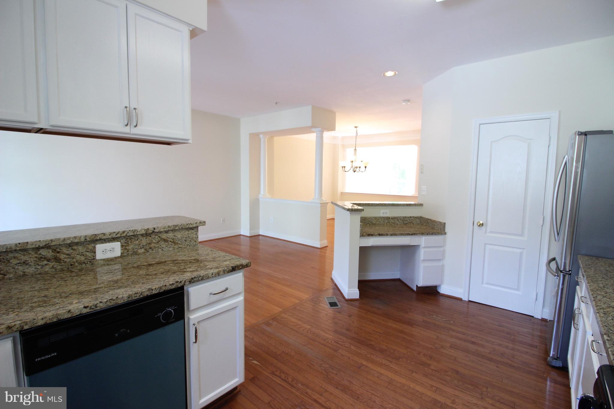 23612 Public House Road Clarksburg, MD 20871 - Photo 10 of 30 Kitchen - Granite & New SS Appliances