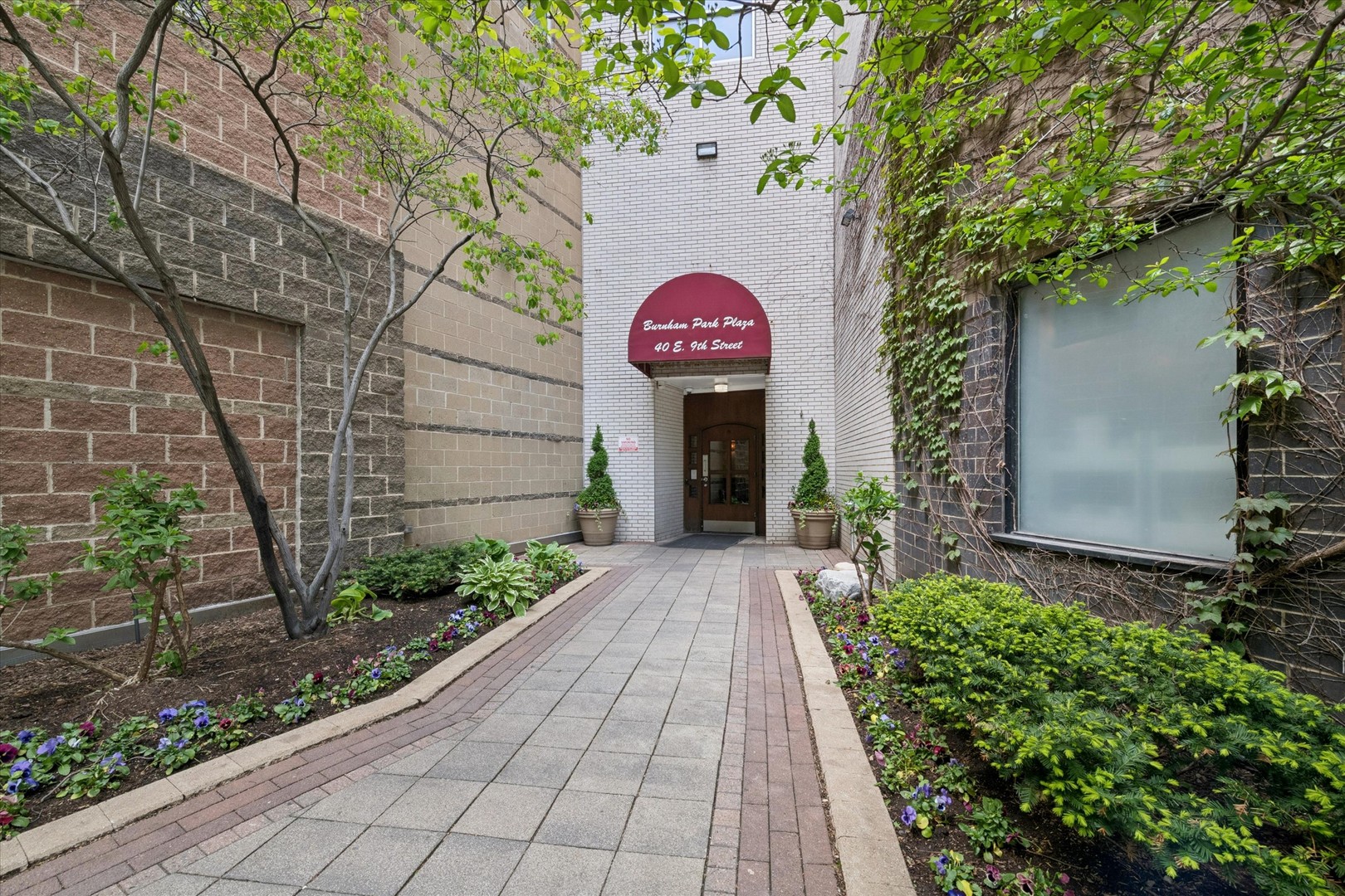 40 East 9th Street, Unit 1616 Chicago, IL 60605 - Photo 2 of 33