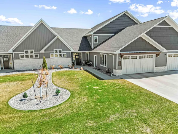 $929,000 | 5900 31st Street South, Fargo, ND 58104