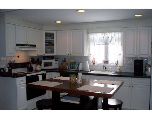 22 Hamilton Road Woburn, MA 01801 - Photo 2 of 5 Gallery Image 2