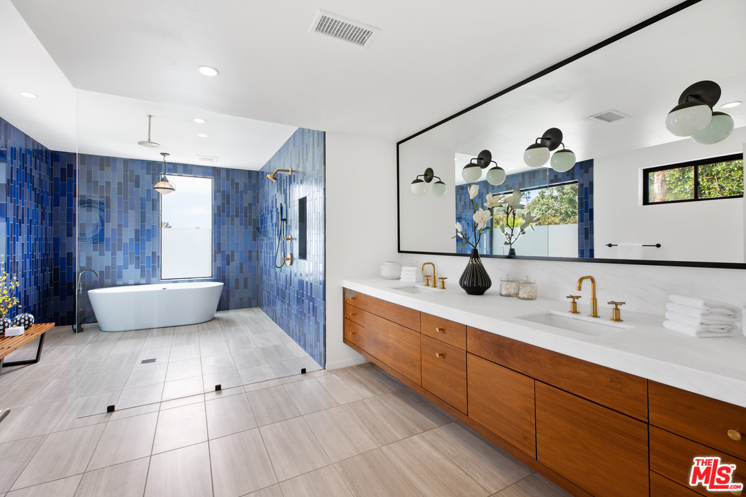 640 East Channel Road Santa Monica, CA 90402 - Photo 24 of 45 a bathroom with a tub sink and mirror