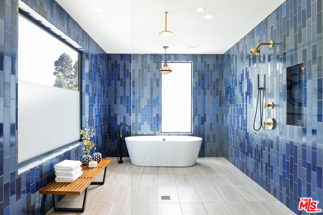 640 East Channel Road Santa Monica, CA 90402 - Photo 25 of 45 a spacious bathroom with a bathtub and shower
