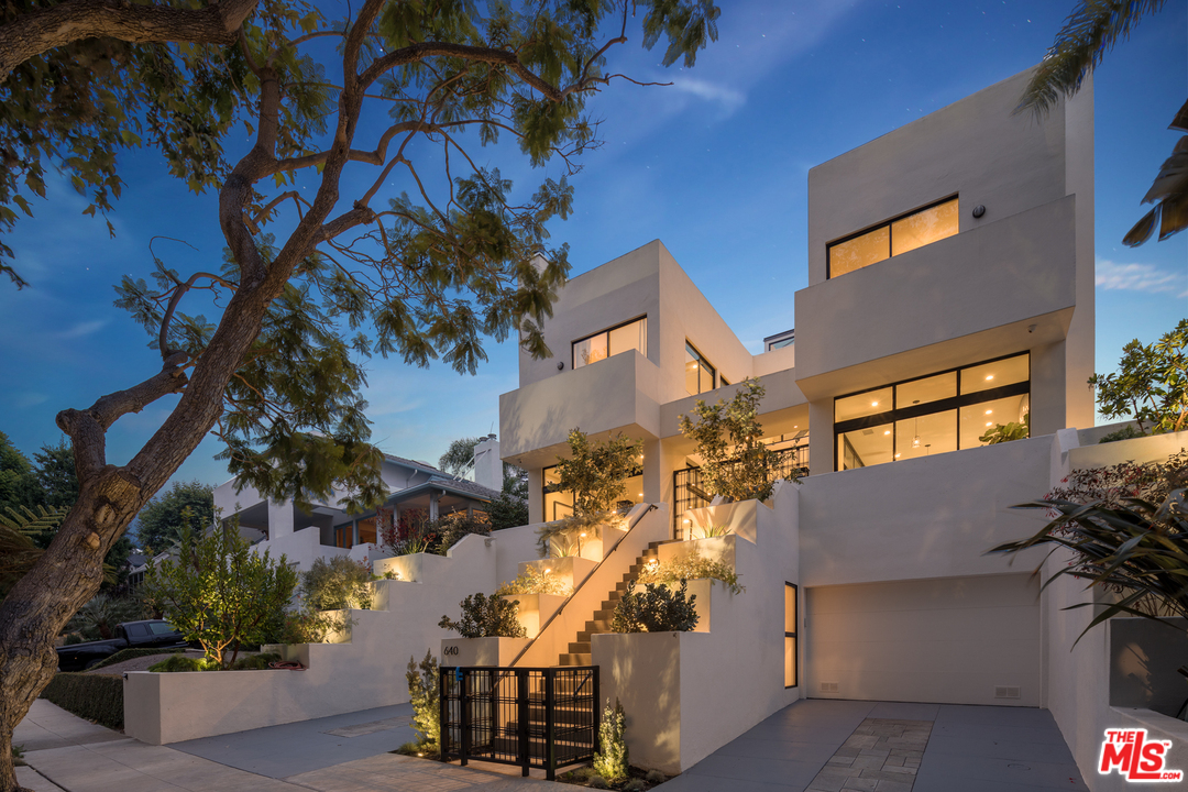 640 East Channel Road Santa Monica, CA 90402 - Photo 44 of 45 a view of a house with a yard