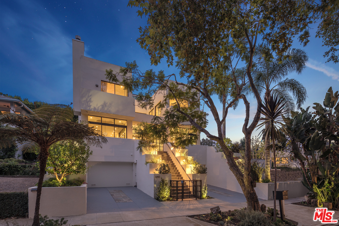 640 East Channel Road Santa Monica, CA 90402 - Photo 45 of 45 a view of a yard with plants and trees