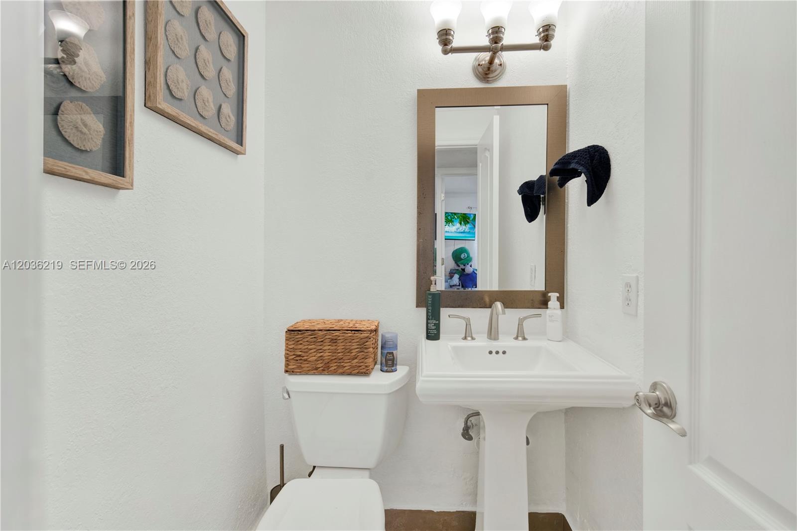 4260 Southwest 68th Court Miami, FL 33155 - Photo 12 of 21