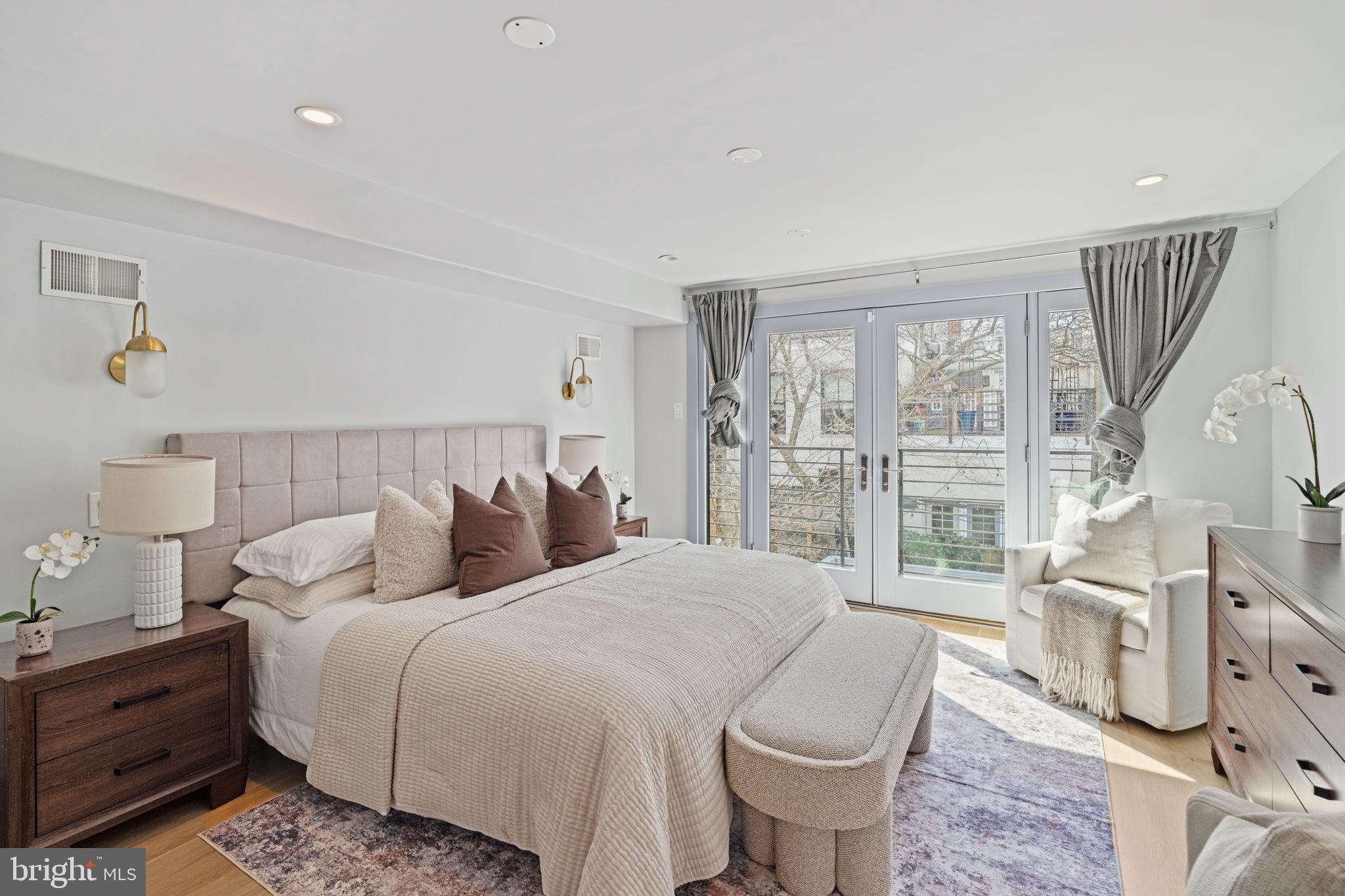 2426 Pine Street Philadelphia, PA 19103 - Photo 13 of 35