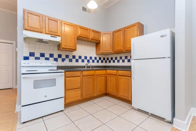 $1,175 | 525 Franklin Street, Unit 2, Michigan City, IN 46360